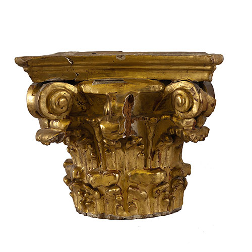 Sub.:33 - Lote: 223 -  Capitel en madera tallada y dorada