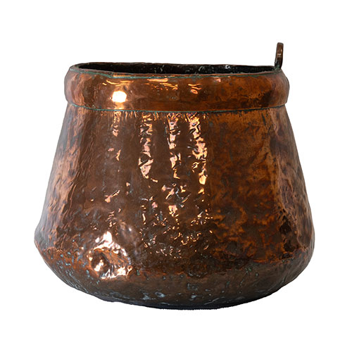 Sub.:33 - Lote: 242 -  Caldera media herrada en cobre.Falta asa de hierro y argolla.