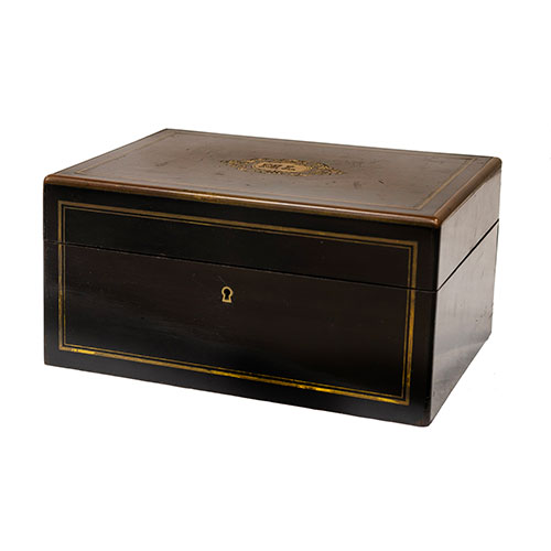 Sub.:33 - Lote: 1451 -  Caja en madera de �bano e incrustaciones de lat�n �poca Napole�n III, Francia S. XIX.