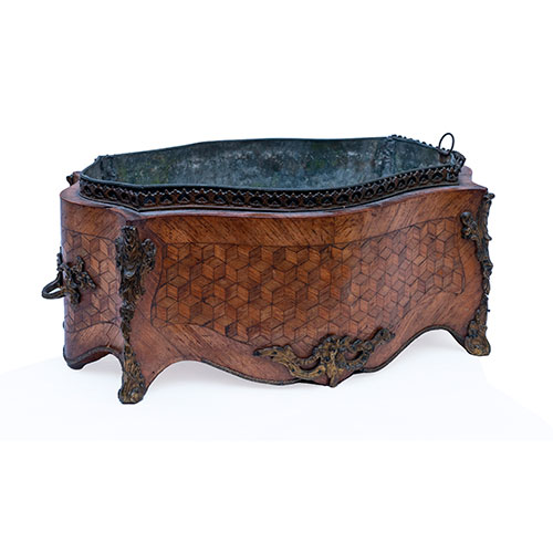 Sub.:33 - Lote: 1376 -  Jardinera Napole�n III curvil�nea realizada en marqueter�a geom�trica con aplicaciones de bronce dorado