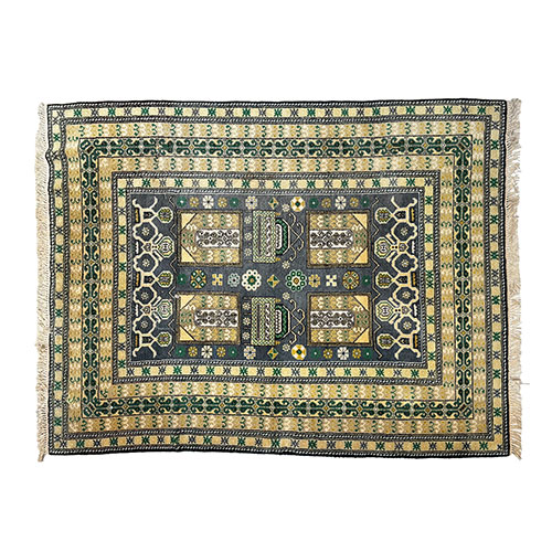 Sub.:33 - Lote: 297 -  Alfombra en lana con tonalidades verdes y negro.