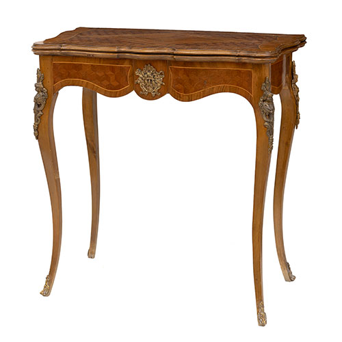 Sub.:33 - Lote: 1372 -  Mesa de juego en marqueter�a y aplicaciones de bronce.