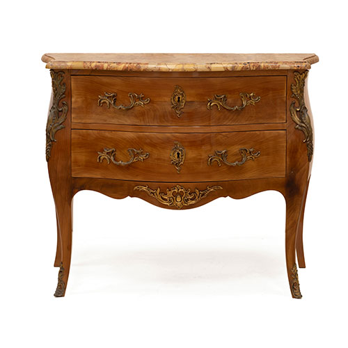 Sub.:33 - Lote: 1378 -  C�moda estilo Luis XV con dos cajones y tapa de m�rmol.