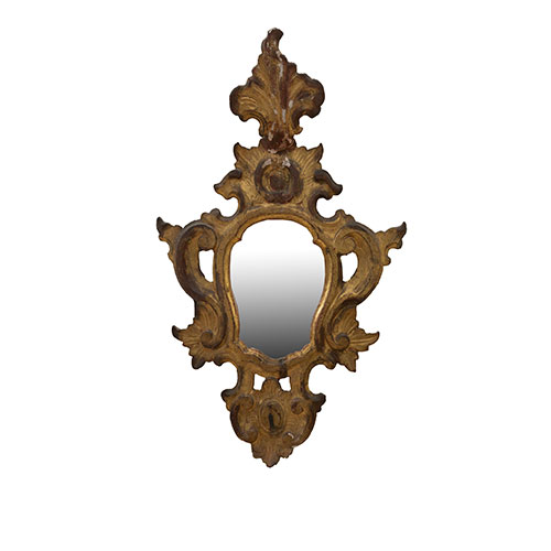 Sub.:33 - Lote: 1468 -  Pareja de cornucopias en madera tallada y dorada con dos brazos de luz y pandelocas de cristal.