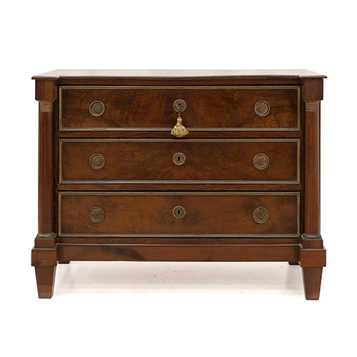 Sub.:33 - Lote: 1406 -  C�moda estilo Imperio con tres cajones .