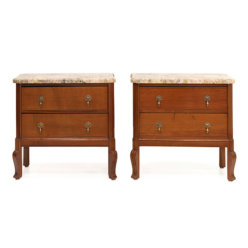 Sub.:33 - Lote: 239 -  Pareja de mesillas de noche con dos cajones y tapa de m�rmol.