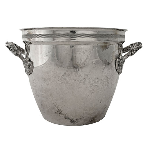 Sub.:33 - Lote: 1397 -  Champanera en metal plateado con dos asas.