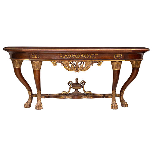 Sub.:33 - Lote: 1399 -  Consola estilo Fernandino en madera tallada y dorada, con chambrana y patas de garra.