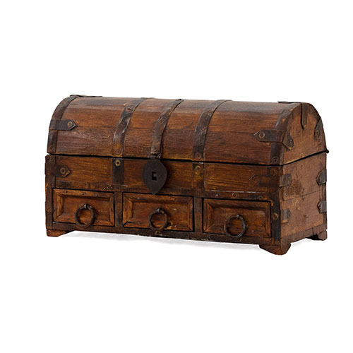 Sub.:33 - Lote: 1395 -  Peque�o ba�l en madera con herrajes y tres cajones