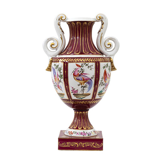 Sub.:33 - Lote: 284 -  Jarr�n en porcelana pintada con escenas de aves. A�os 50.