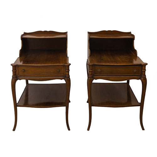 Sub.:33 - Lote: 1478 -  Pareja de mesitas laterales de sof� con caj�n en cintura.