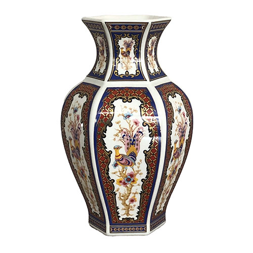 Sub.:33 - Lote: 269 -  Jarr�n en porcelana de secci�n hexagonal decorada con aves.