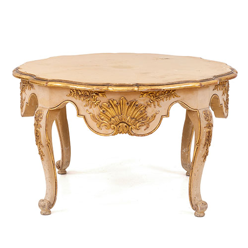 Sub.:33 - Lote: 1265 -  Mesa redonda baja en madera lacada y dorada.