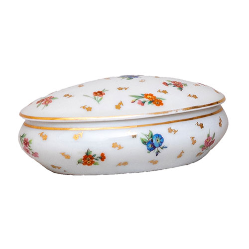 Sub.:33 - Lote: 1322 -  Cajita en porcelana de Limoges.