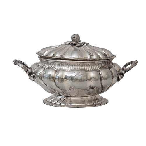 Sub.:34 - Lote: 269 -  Sopera gallonada en metal plateado