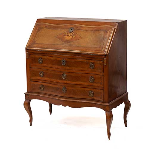 Sub.:34 - Lote: 340 -  Bureau en madera de nogal con marqueter�a.