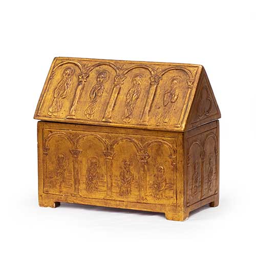 Sub.:34 - Lote: 130 -  Arqueta en madera tallada y dorada a la manera de las arquetas relicario rom�nicas. Siglo XX