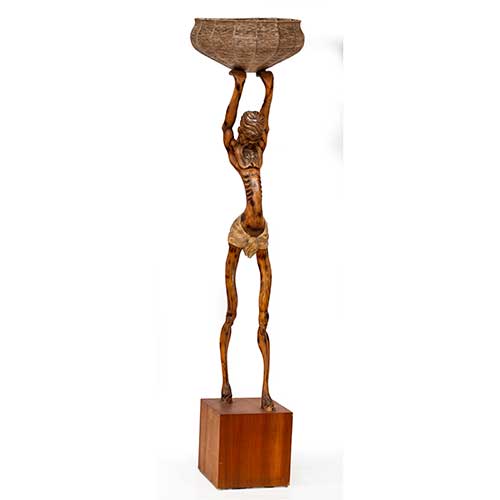 Sub.:34 - Lote: 320 -  L�mpara en madera