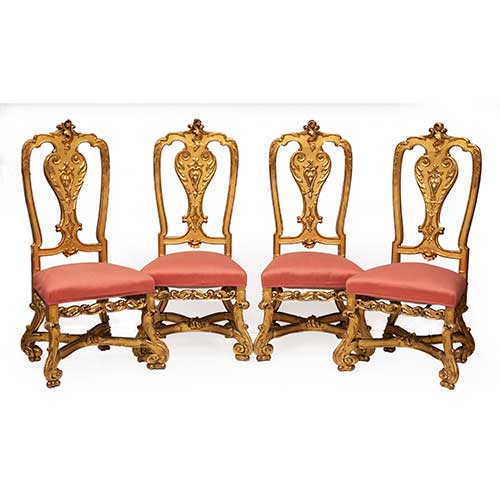 Sub.:34 - Lote: 161 -  Cuatro sillas alfonsinas de respaldo alto en madera tallada y dorada