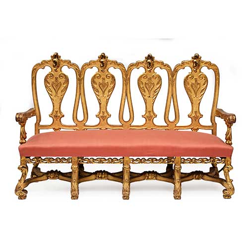 Sub.:34 - Lote: 169 -  Canap� alfonsino dorado de respaldo alto con palas talladas. �poca Alfonsina a juego con el lote anterior