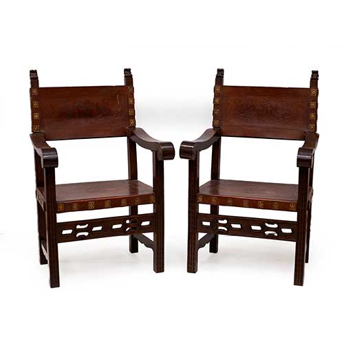 Sub.:34 - Lote: 188 -  Pareja de sillones fraileros en madera de nogal y cuero s. XX.