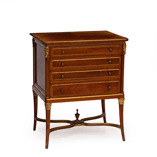 Sub.:34 - Lote: 243 -  Cubertero en madera de nogal y dorado de Loscertales.