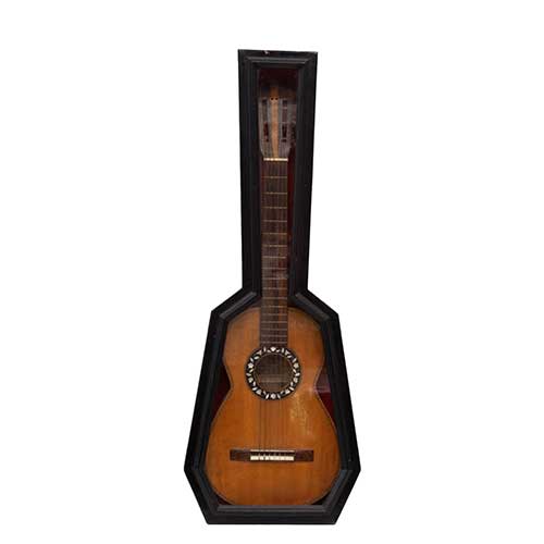 Sub.:34 - Lote: 233 -  Guitarra