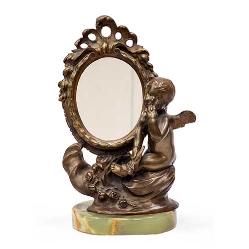 Sub.:34 - Lote: 308 -  Espejo de mesa en bronce con angelote portando ramo de flores con base de �nix