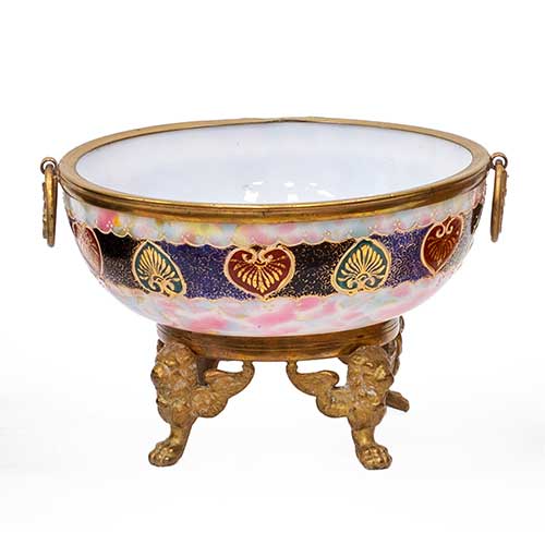 Sub.:34 - Lote: 179 -  Centro de opalina esmaltada con montura de bronce dorado