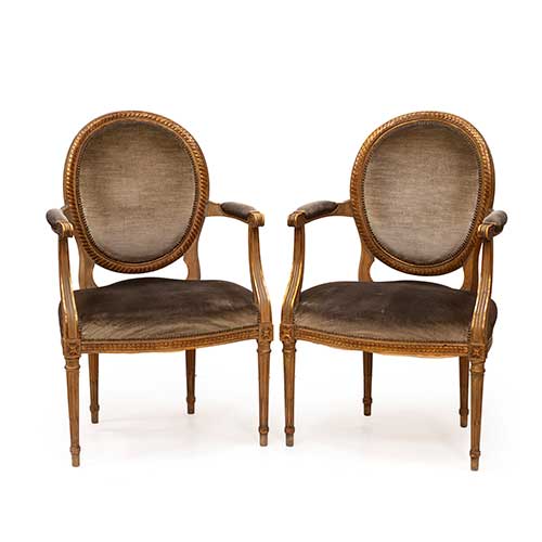 Sub.:34 - Lote: 305 -  Pareja de sillones estilo Luis XVI en madera tallada patinada y dorada