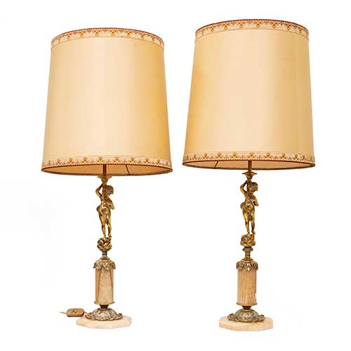 Sub.:34 - Lote: 183 -  Pareja de l�mparas de sobremesa en bronce y m�rmol con figuras de ni�os con bases octogonales.