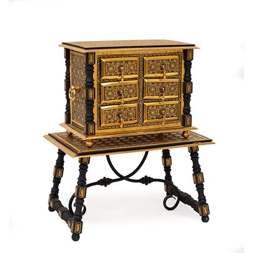 Sub.:34 - Lote: 341 -  Bargue�o con mesa en miniatura