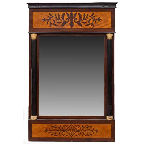 Sub.:34 - Lote: 302 -  Espejo Fernandino realizado en madera de caoba y cerezo con maquetar�a