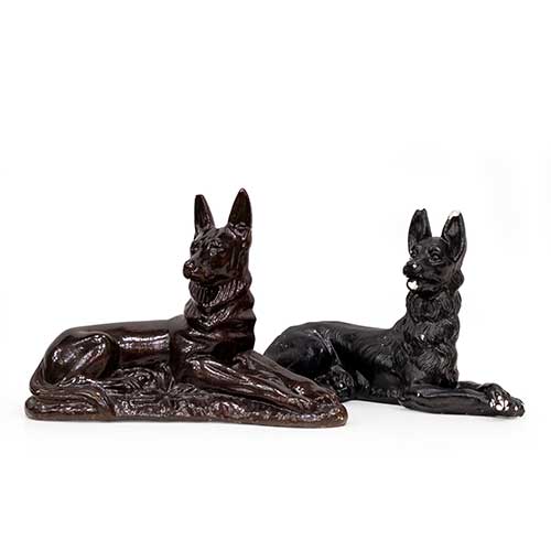 Sub.:34 - Lote: 338 -  Dos perros pastor aleman en escayola patinada