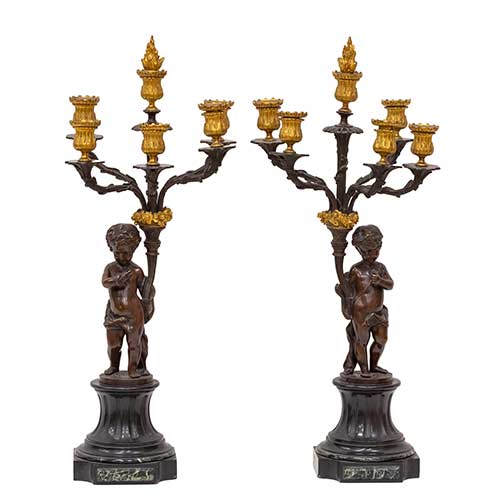Sub.:34 - Lote: 157 -  Pareja de candelabros de seis luces con figuras de ni�os. Realizados en bronce con patina marr�n y oro al mercurio