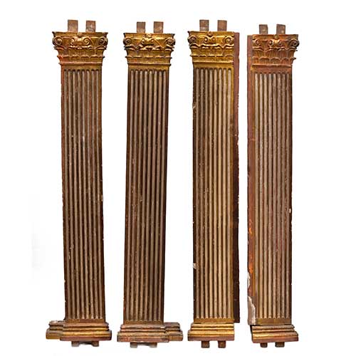 Sub.:34 - Lote: 299 -  Cuatro pilastras en madera con fustes acanalados. Capiteles y basas doradas. Siglo XVII.
