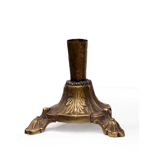 Sub.:34 - Lote: 242 -  Candelero en bronce con decoraci�n de palmetas