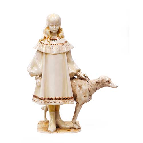 Sub.:34 - Lote: 285 -  Ni�a con galgo en cer�mica de la marca de Plateelbakkerij Haga de Purmerend se fund� en 1904 lleva firma de Chris van der Hoef marcas incisas e impresas en la base