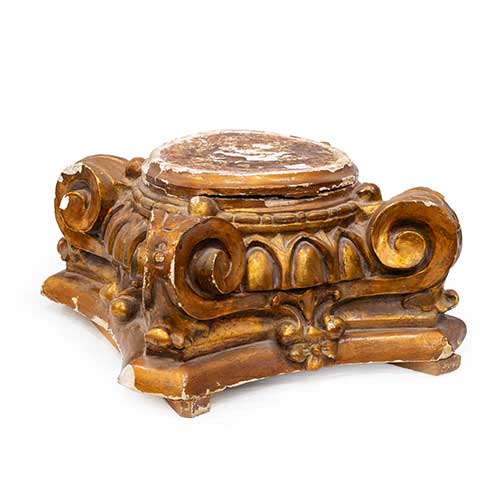 Sub.:34 - Lote: 218 -  Base en estuco con forma de capitel