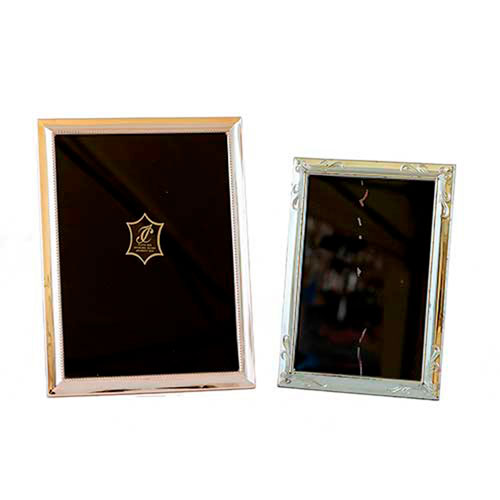 Sub.:35 - Lote: 235 -  Lote de dos portarretratos en plata