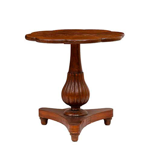 Sub.:35 - Lote: 257 -  Mesa auxiliar tapa lobulada con orla de marqueter�a