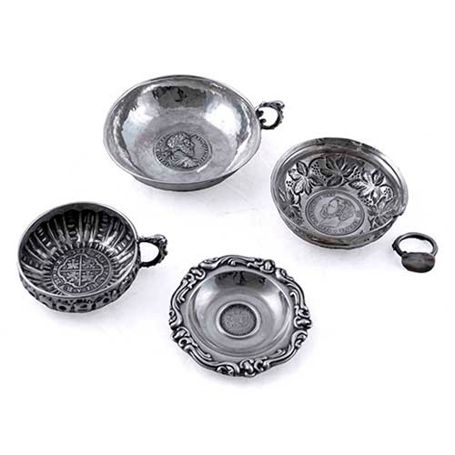 Sub.:35 - Lote: 210 -  Tres ceniceros simulando catavinos en plata y un cenicero