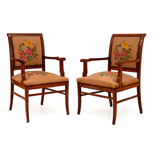 Sub.:35 - Lote: 277 -  Pareja de butacas en madera y tapicer�a en petit point.