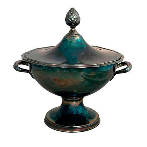 Sub.:35 - Lote: 253 -  Centro en alpaca con dos asas y pi�a rematando la tapa.