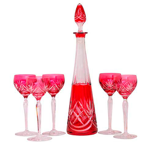 Sub.:35 - Lote: 303 -  Licorera en cristal de Bohemia con cinco copas. Piquete en copa.