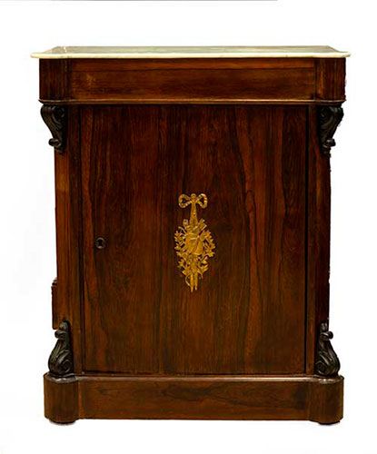 Sub.:35 - Lote: 248 -  Entred�s de una puerta con aplique en bronce y caj�n en cintura