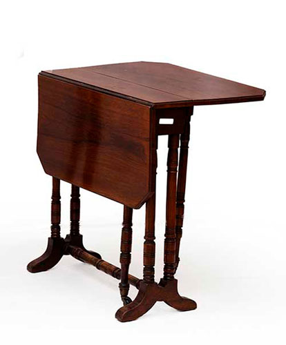 Sub.:35 - Lote: 258 -  Mesita auxiliar en palisandro con alas y patas torneadas, �poca Eduardiana.