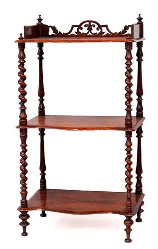 Sub.:35 - Lote: 183 -  Estanter�a de tres baldas con palillos torneados.