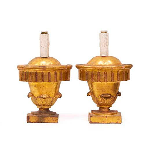 Sub.:35 - Lote: 275 -  Pareja de apliques de pared en madera tallada y dorada dorada