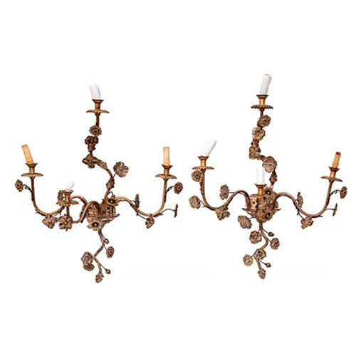 Sub.:35 - Lote: 347 -  Pareja de apliques con flores en bronce